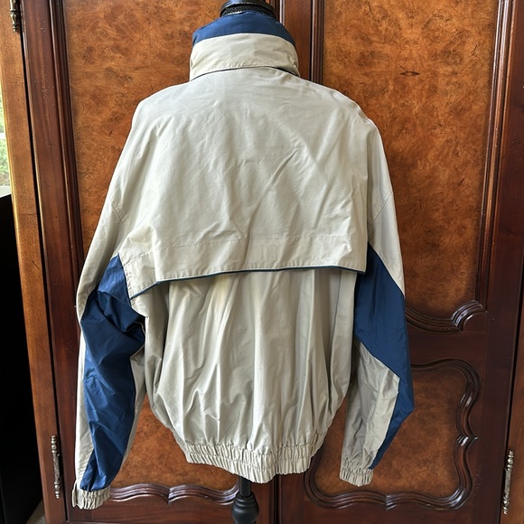 Universal Concerts Windbreaker - Picture 3 of 17